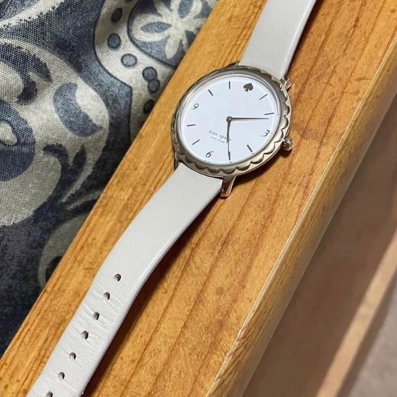 Kate Spade ♠️ - Picture 2 of 3